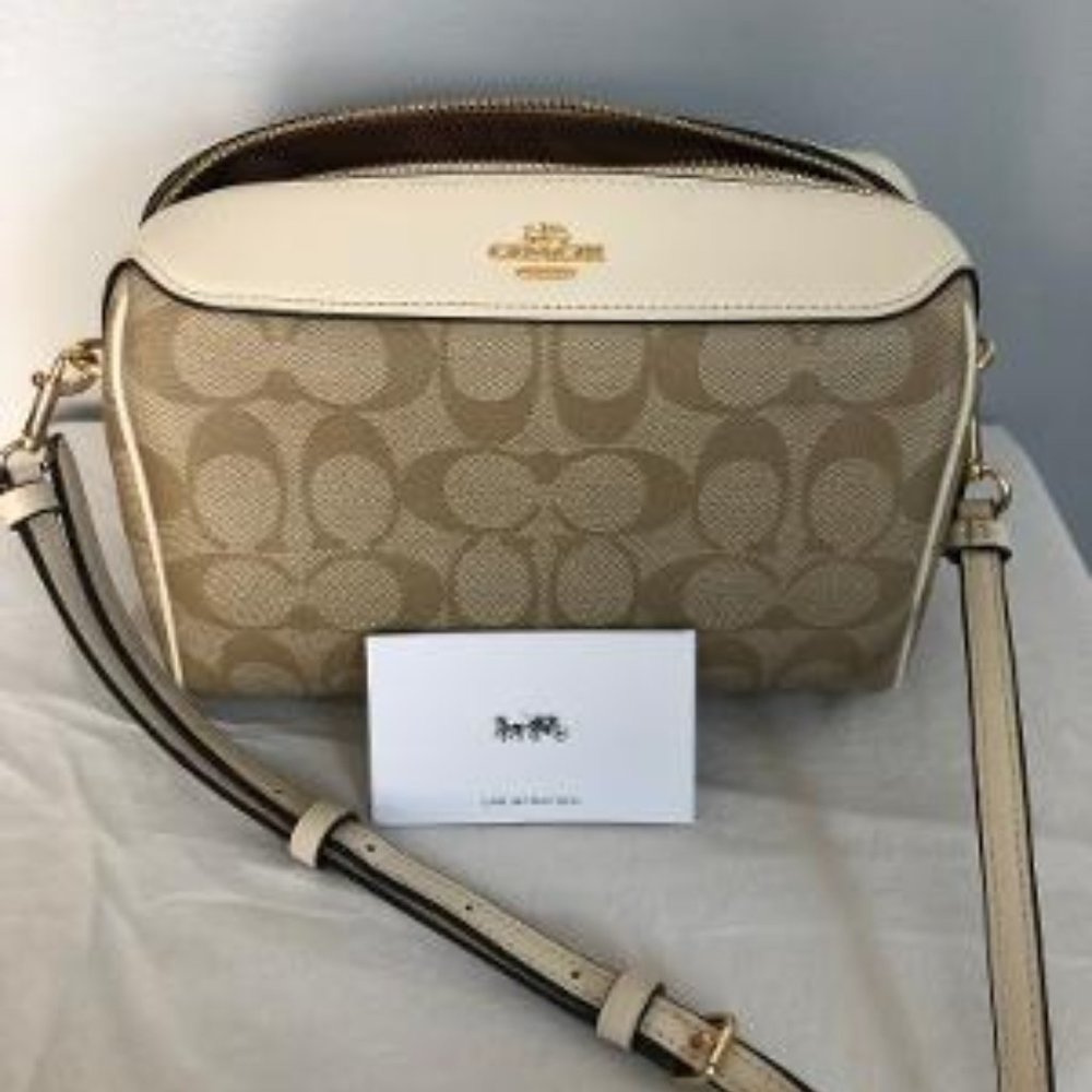 Like New Authentic Coach Crossbody Bag (F77879)